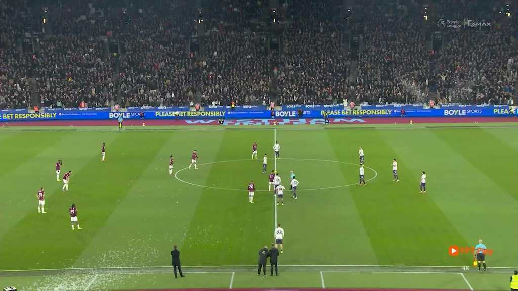 Man Utd thoát thua West Ham ở phút cuối