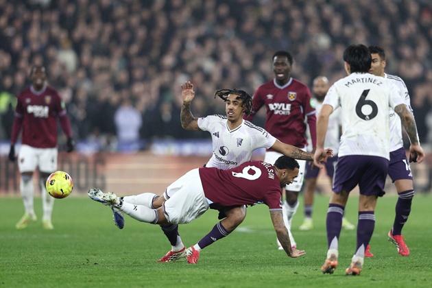 Yoro c&oacute; thể thay thế Maguire trong thời gian tới.