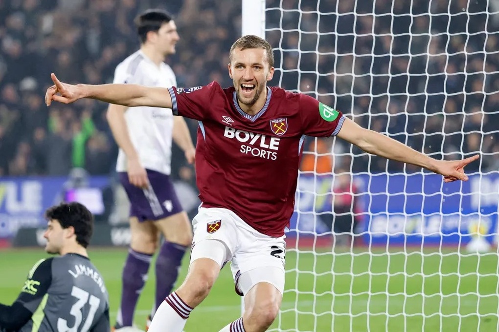 Man Utd chia điểm với West Ham, CĐV buồn bã vì không thể cắt tóc