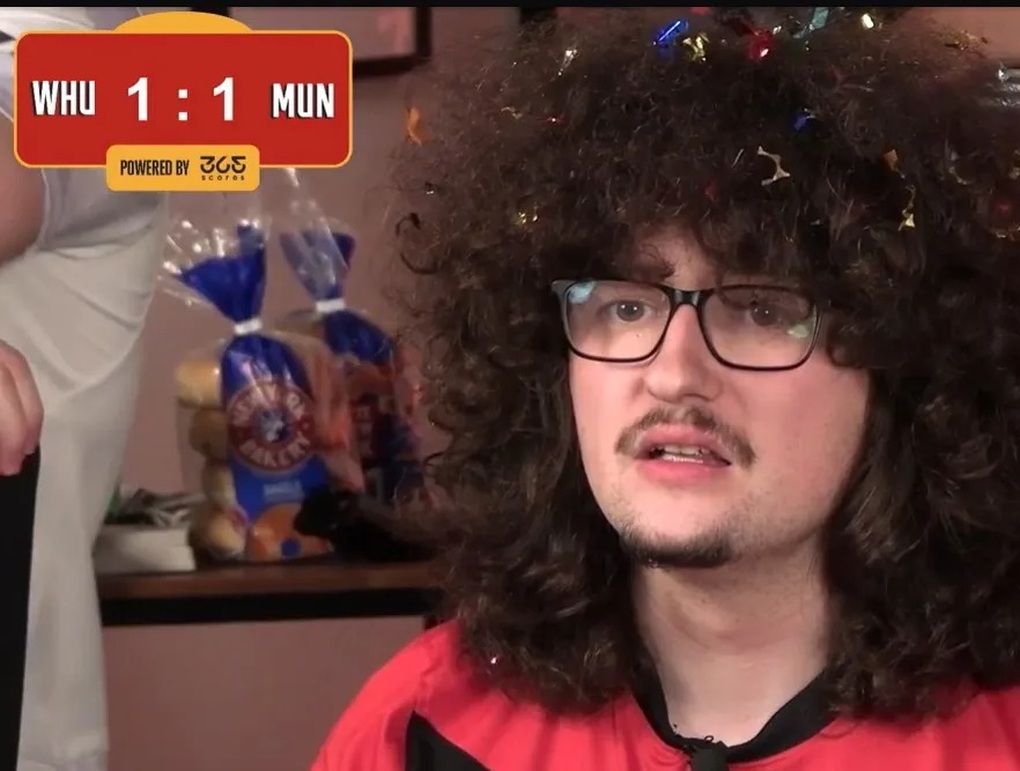 Man Utd chia điểm với West Ham, CĐV buồn bã vì không thể cắt tóc - 3