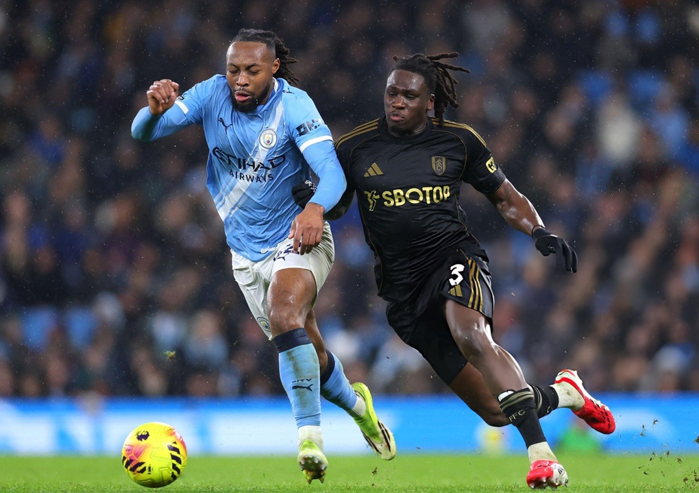 Man City thắng đậm Fulham, tiếp tục bám đuổi Arsenal