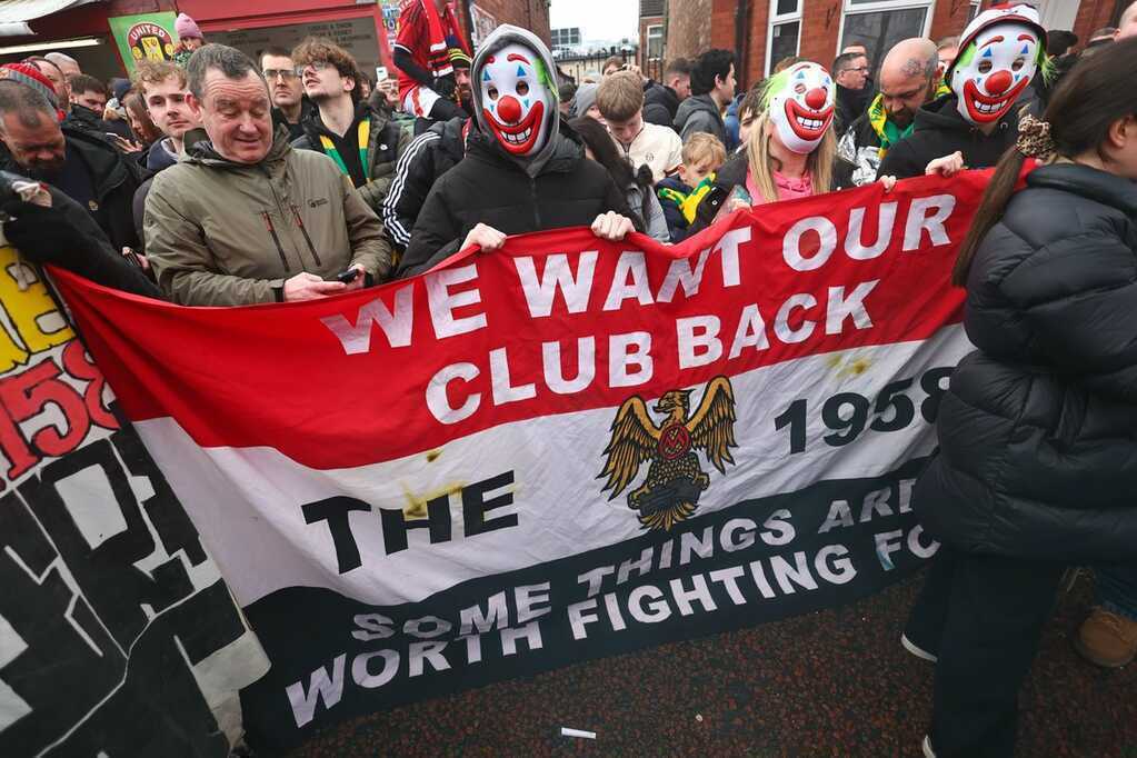 Tổ chức 1958 cũng chỉ tr&iacute;ch Sir Jim.