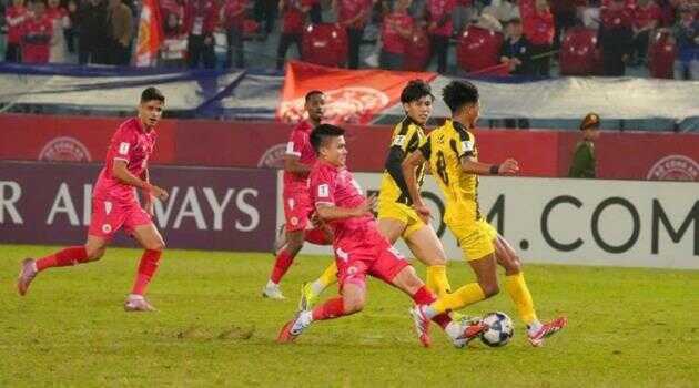 Quang Hải khẳng định vị thế số 1 Việt Nam bằng cú đúp đẳng cấp