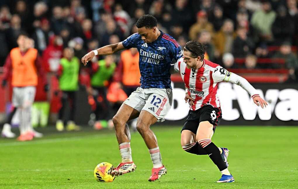 Arsenal bị Brentford níu chân, Man City hưởng lợi trong cuộc đua ngôi vương