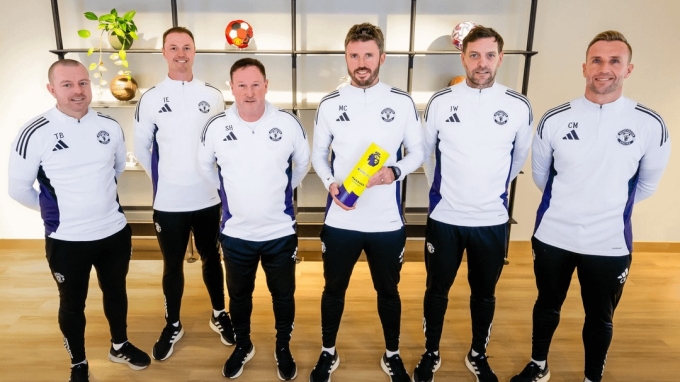 Carrick giành giải HLV hay nhất tháng ở Ngoại hạng Anh