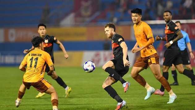 HAGL trỗi dậy bằng diện mạo thực dụng và gai góc