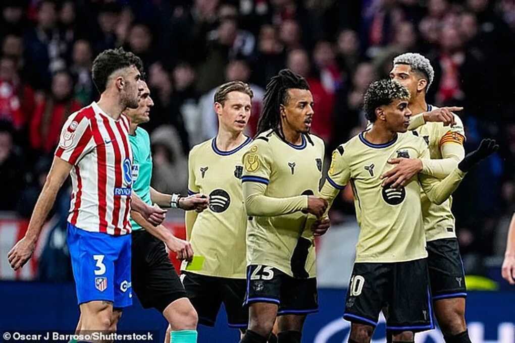 HLV Simeone chế giễu Lamine Yamal trong ngày Barcelona thảm bại - 2