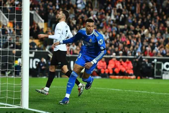 Tin bóng đá - Mbappe đang thách thức `ngai vàng` của Ronaldo ở Real