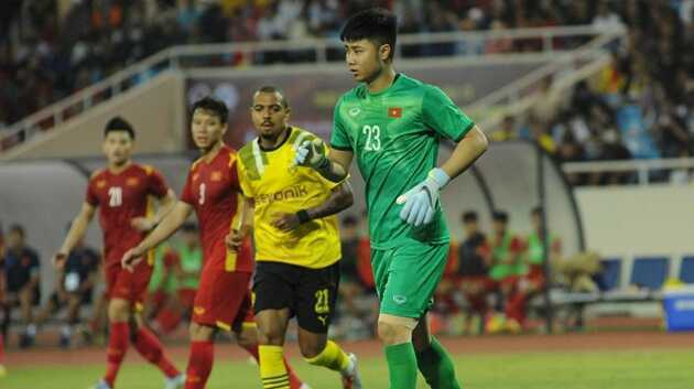 Đ&agrave; Nẵng t&iacute;nh chuyện mượn thủ m&ocirc;n Văn Toản.