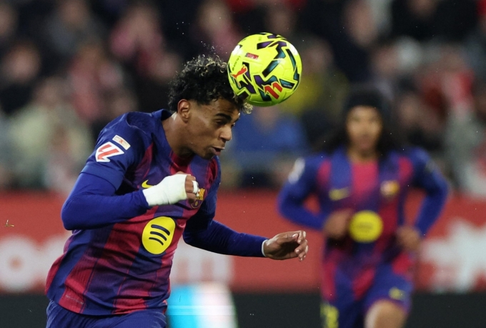 Flick phải làm gì để kéo Barca ra khỏi khủng hoảng?