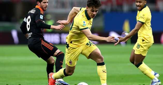 AC Milan bị Inter bỏ xa 7 điểm sau trận hòa Como