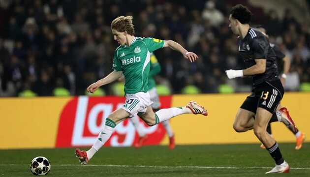 Gordon đang b&ugrave;ng nổ trong m&agrave;u &aacute;o Newcastle.