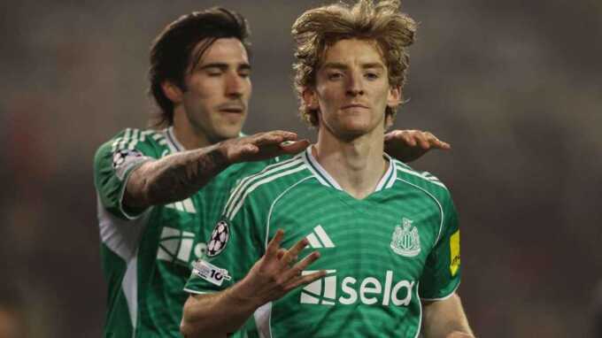 Newcastle thắng 6-1 ở Champions League