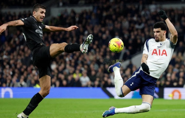 10 điểm nhấn Ngoại hạng Anh cuối tuần qua