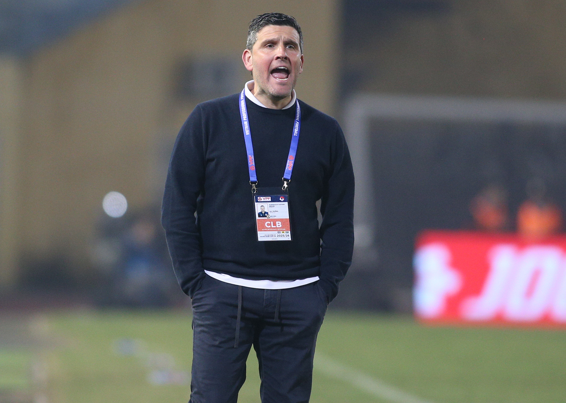 Công kích trọng tài, HLV Ninh Bình nhận án nặng