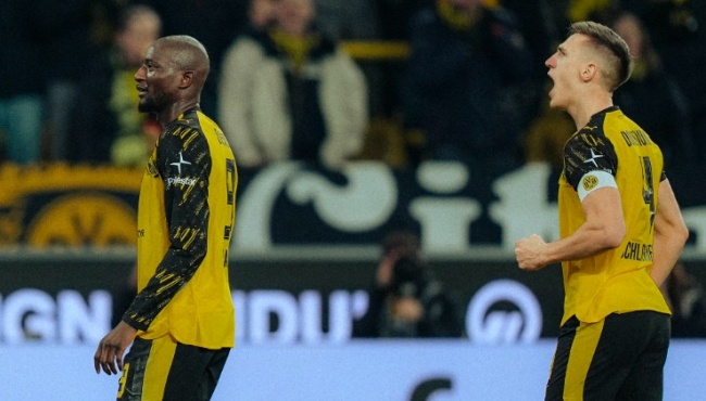 Guirassy lập cú đúp giúp Dortmund bám đuổi Bayern