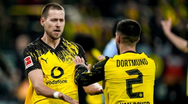 Waldemar Anton ghi b&agrave;n cho Dortmund.