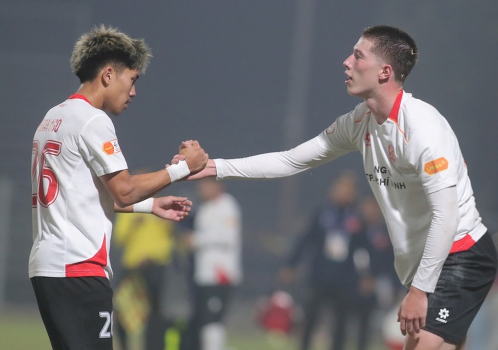 Hàng loạt cầu thủ Việt kiều tỏa sáng, HLV Kim Sang Sik nhận tin vui