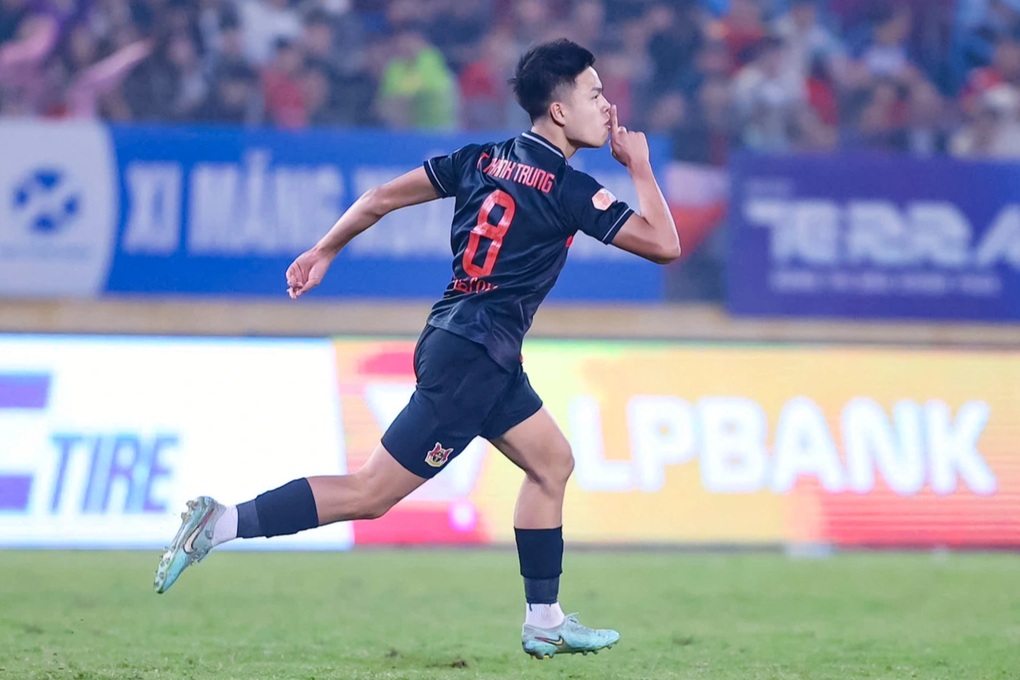 Hàng loạt cầu thủ Việt kiều tỏa sáng, HLV Kim Sang Sik nhận tin vui - 2