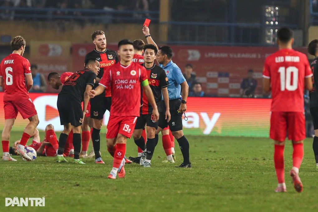 HLV CLB Ninh Bình và trọng tài Malaysia có thể nhận án phạt - 2
