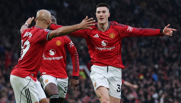 Rooney nói điều Sesko còn thiếu so với Ekitike