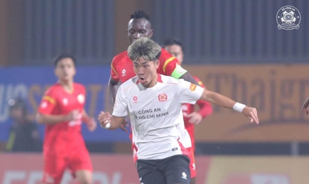 Việt kiều Khoa Ngô ghi bàn chào hàng HLV Kim Sang-sik