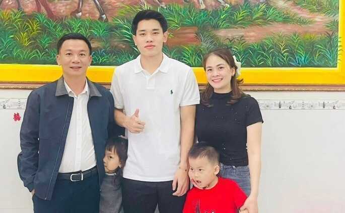 Điểm tin bóng đá Việt Nam 20/2: Đình Bắc làm từ thiện; CAHN lo án phạt cho Leo Artur