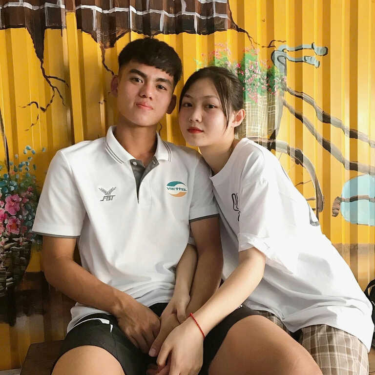 van khang ban gai 1.jpg