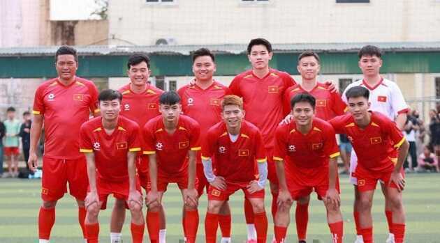 Đình Bắc ghi 4 bàn và ủng hộ 60 triệu ở quê nhà