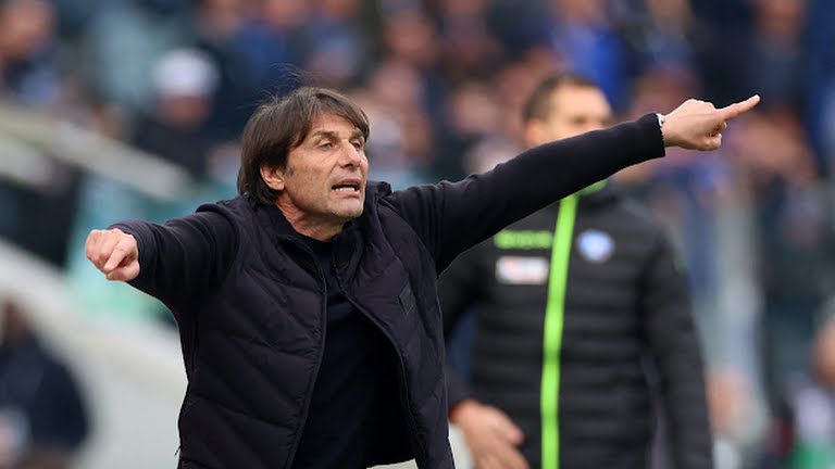 Napoli ra về trắng tay d&ugrave; dẫn trước từ sớm.