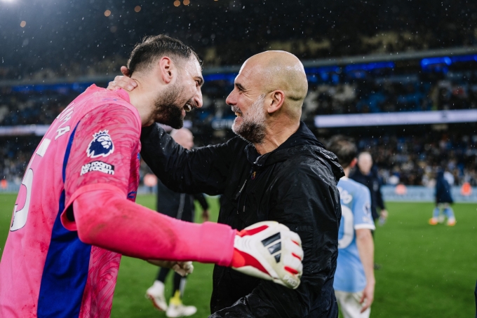 Guardiola muốn Man City gạt áp lực đua vô địch