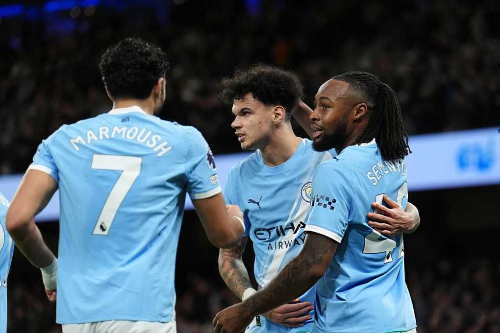 Man City áp sát Arsenal, cuộc đua vô địch thêm nóng