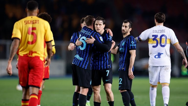 Thắng Lecce 2-0 nhờ dàn kép phụ, Inter bỏ xa Milan 10 điểm