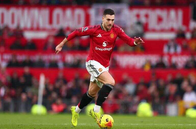 Dalot thi đấu ổn định v&agrave; hiếm khi chấn thương.