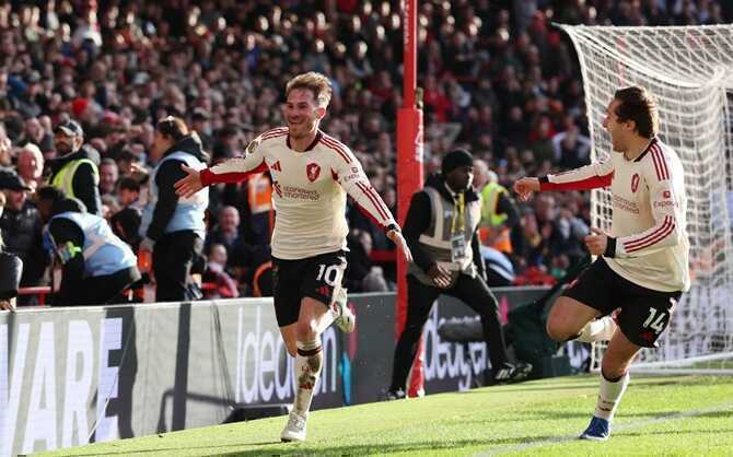 Thói quen phút bù giờ có thể cứu rỗi triều đại của Arne Slot