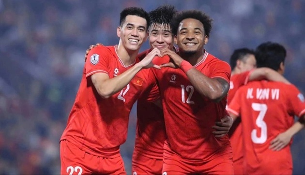 Việt Nam áp sát top 100 FIFA nhờ vụ kiện Malaysia