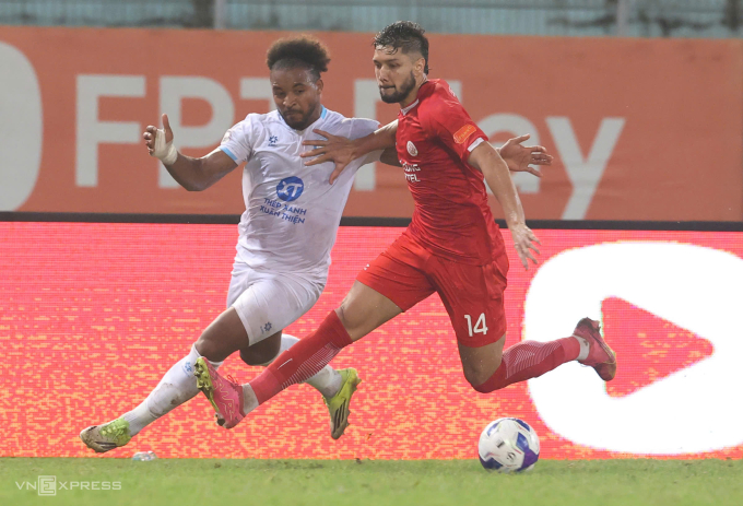 Nam Định kém Công an Hà Nội 20 điểm sau lượt đi V-League