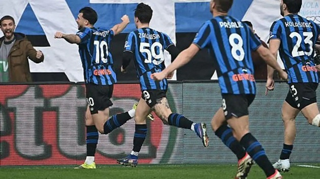 Atalanta c&oacute; c&uacute; h&iacute;ch tinh thần từ trận thắng Napoli.
