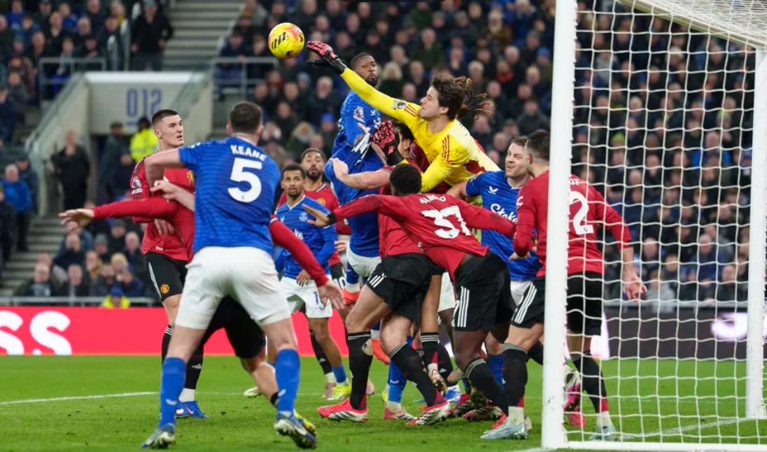 Lammens đ&atilde; c&oacute; ng&agrave;y thi đấu xuất sắc.