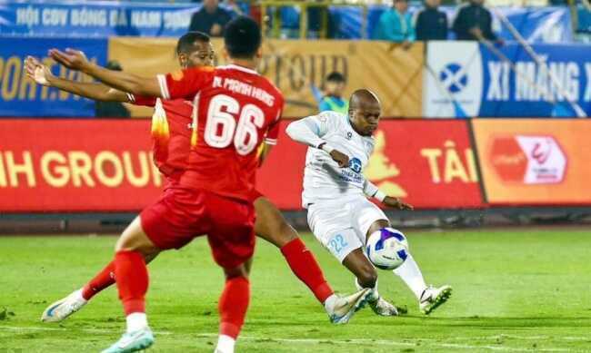 Nam Định đ&aacute;nh mất ch&iacute;nh m&igrave;nh.