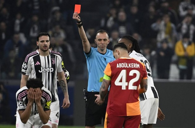 Góc khuất sau cú ngã của bóng đá Ý