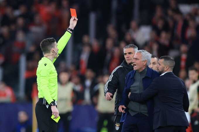 Mourinho đánh lừa truyền thông khi cùng Benfica đấu Real