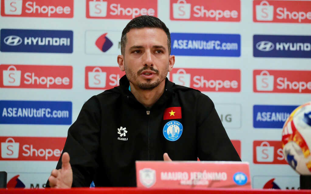 Tin bóng đá - Thầy Xuân Son chia tay CLB Nam Định, HLV Vũ Hồng Việt trở lại