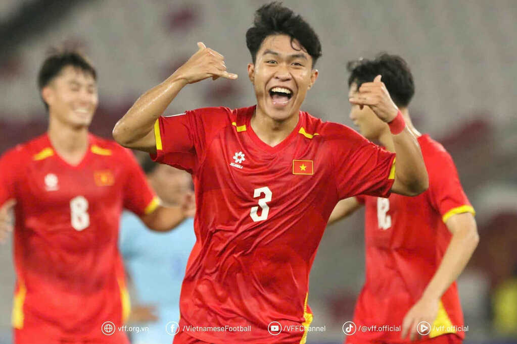 PVF-CAND chiêu mộ trung vệ U23 Việt Nam đua trụ hạng V-League