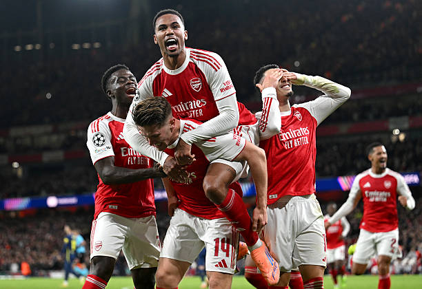 Né nhánh tử thần giúp Arsenal mơ cú ăn bốn vĩ đại