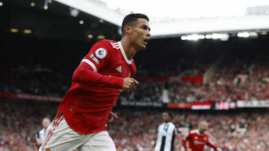 Ronaldo và ngày thanh xuân gõ cửa Old Trafford lần thứ hai