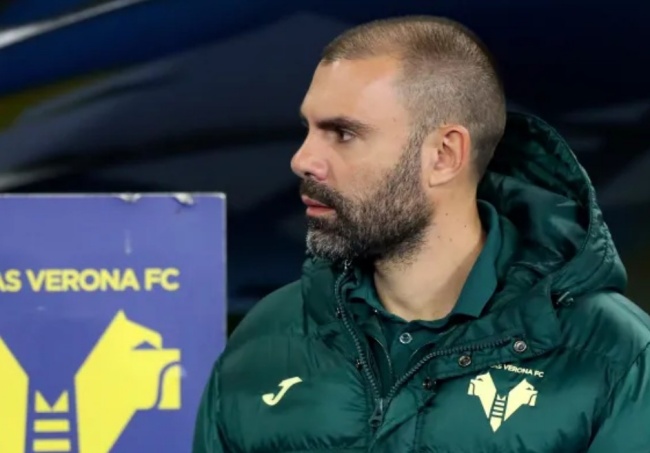 Verona ch&igrave;m s&acirc;u v&agrave;o khủng hoảng.