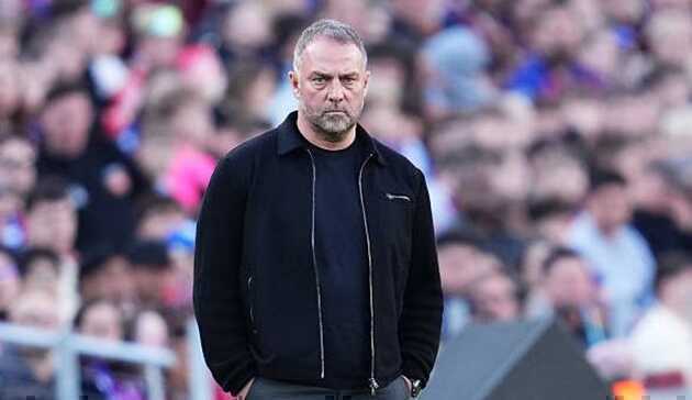 Hansi Flick sẽ phải t&igrave;m c&aacute;ch xoay tua đội h&igrave;nh.