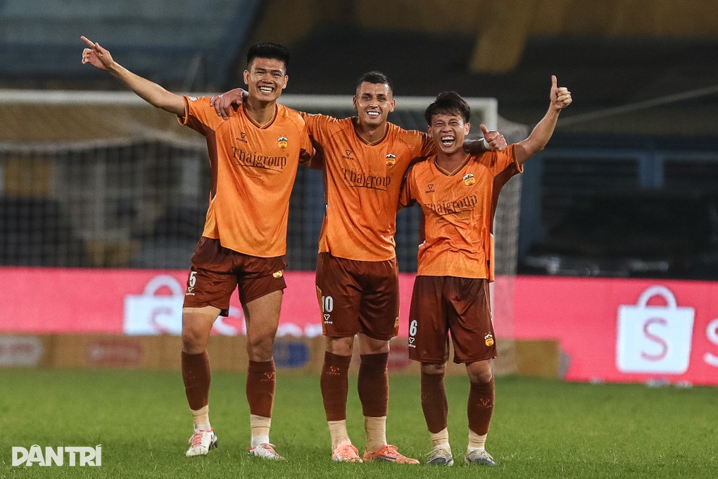 Tin bóng đá - CLB Công an Hà Nội đánh bại HA Gia Lai, xây chắc ngôi đầu V-League