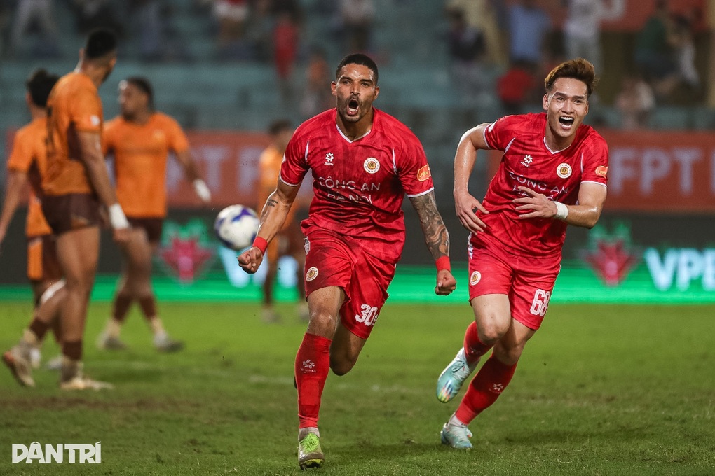 CLB Công an Hà Nội đánh bại HA Gia Lai, xây chắc ngôi đầu V-League - 4
